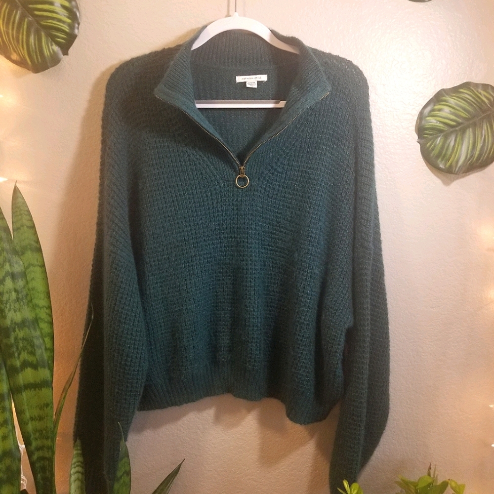 American Eagle Green Cropped Sweater